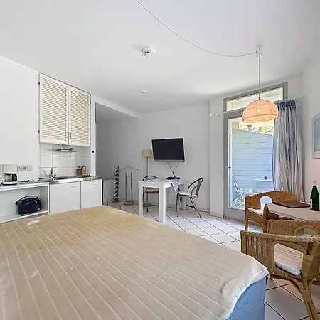A12 By Interhome *